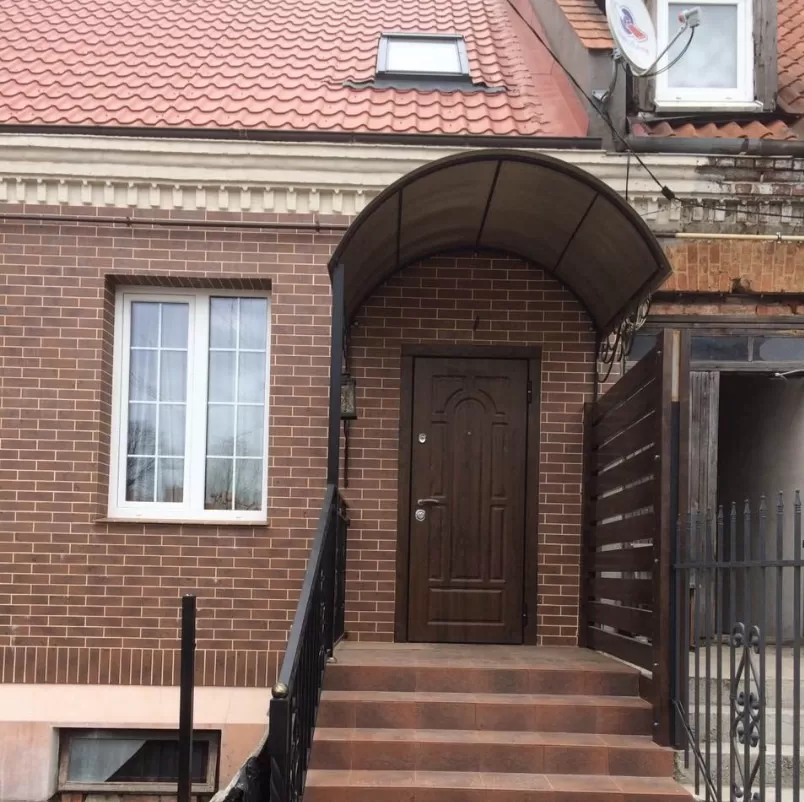 Броня с душой океана: Почему мы выбрали двери с корабельной фанерой и как это изменило наш дом